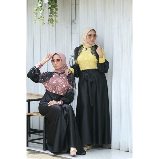 Gaun Mutiara Hitam